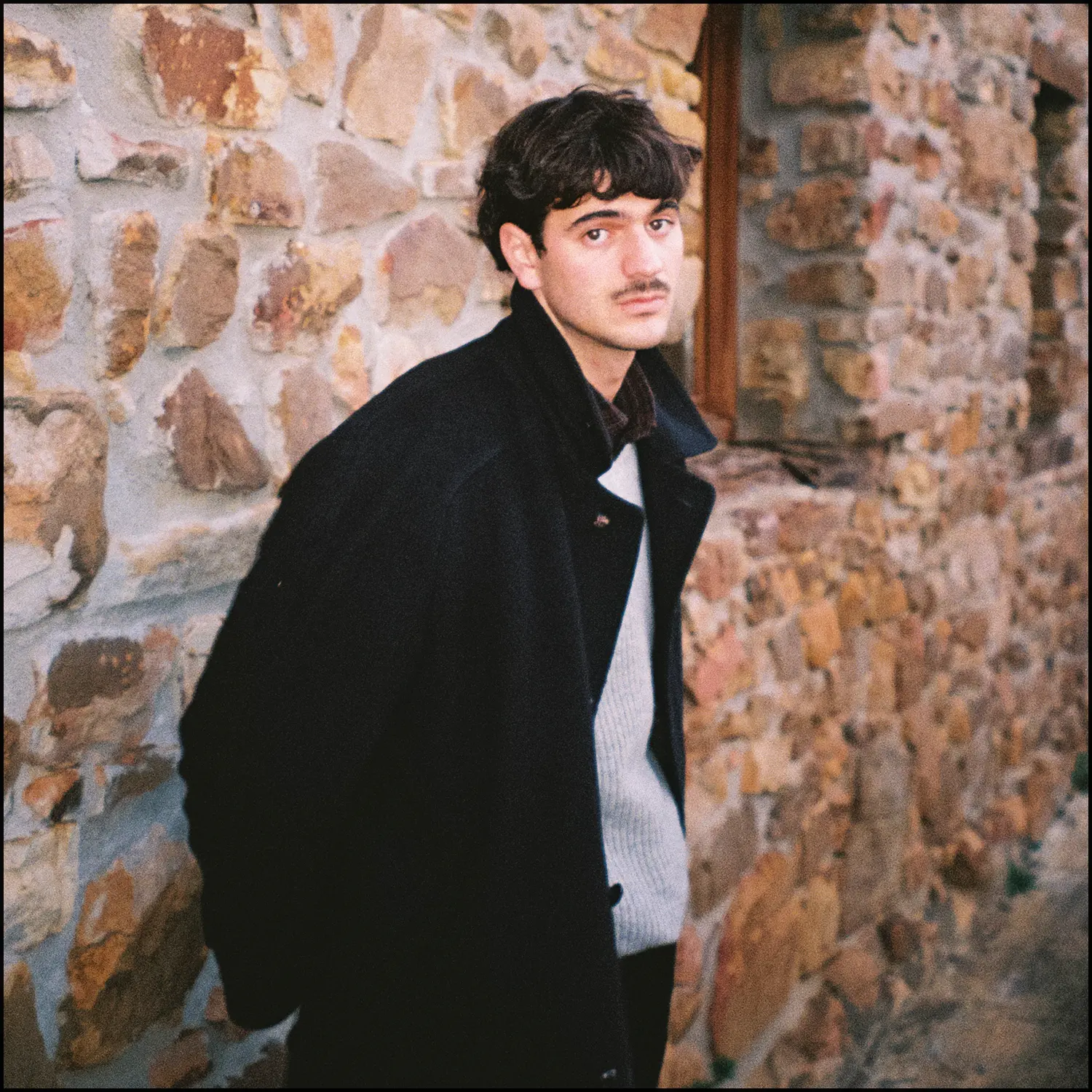 Una de las voces con más proyección a nivel nacional, un directo que eriza la piel y canciones que se cantan con toda la emoción.