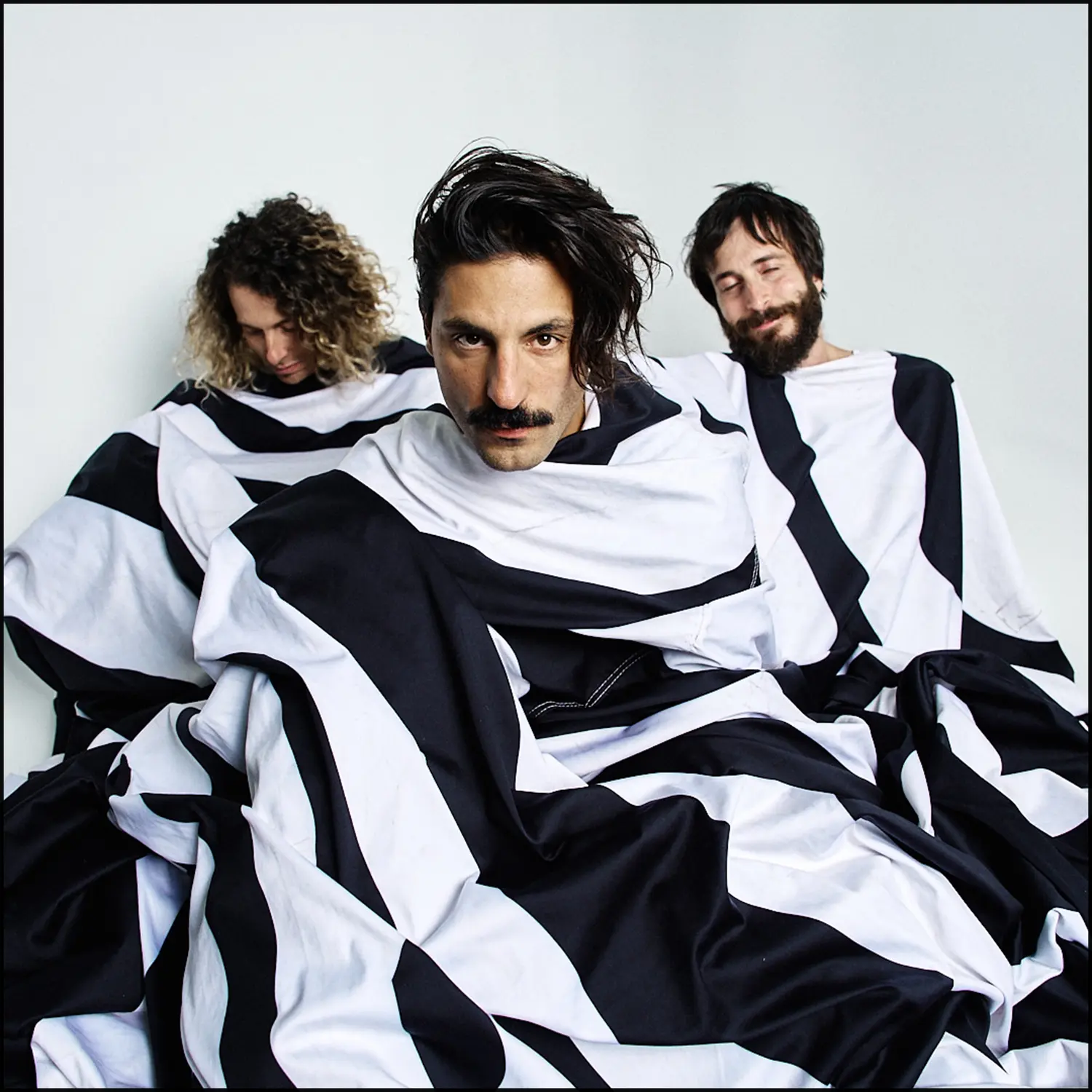 Guitarras arriba, actitud sin filtros y un concierto de Sexy Zebras para sacar el lado más rockero y dejarse la voz desde el primer tema.